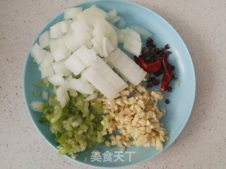 避风塘炒虾的做法步骤：2