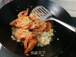 避风塘炒虾的做法步骤：11