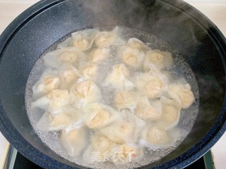 汤鲜肉嫩的香菇鸡肉馄饨的做法步骤：15