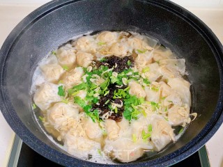 汤鲜肉嫩的香菇鸡肉馄饨的做法步骤：18