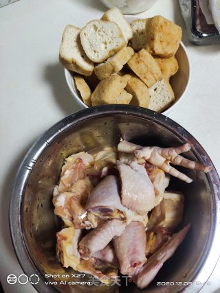 油豆腐炖鸡肉的做法步骤：1