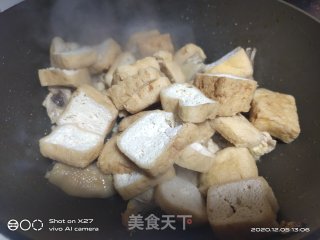 油豆腐炖鸡肉的做法步骤：5