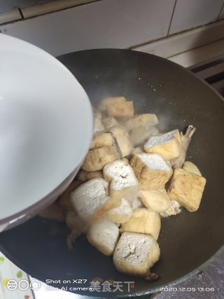油豆腐炖鸡肉的做法步骤：6