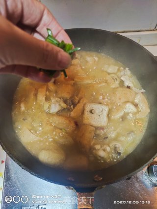 油豆腐炖鸡肉的做法步骤：7