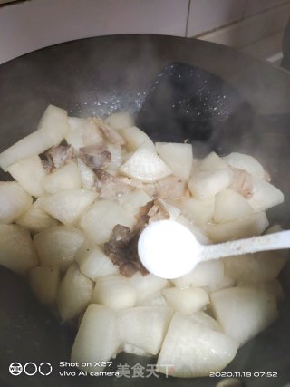 萝卜炖五花肉的做法步骤：3