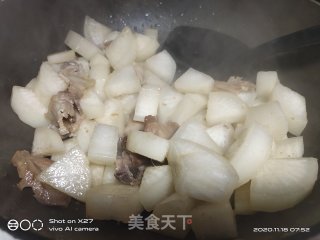 萝卜炖五花肉的做法步骤：4