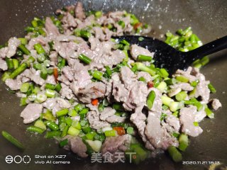 牛肉炒蒜薹的做法步骤：6