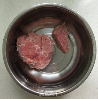 孜然洋葱炒牛肉的做法步骤：2
