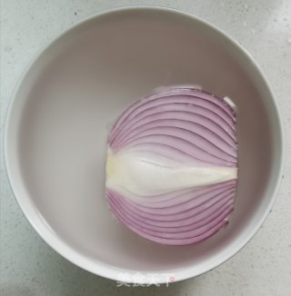 孜然洋葱炒牛肉的做法步骤：3
