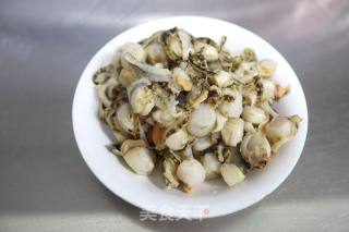 韭菜红椒炒贝肉的做法步骤：4