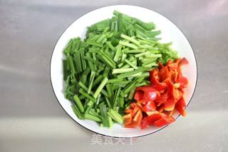 韭菜红椒炒贝肉的做法步骤：5