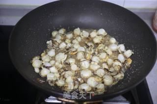 韭菜红椒炒贝肉的做法步骤：6