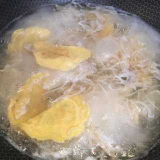 蛋饺炖菌菇时蔬的做法步骤：5