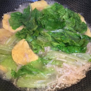 蛋饺炖菌菇时蔬的做法步骤：6