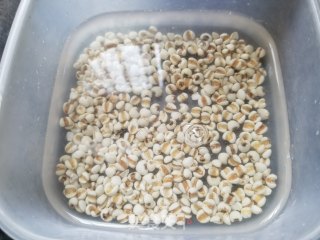 牛蒡山药炖老鸡的做法步骤：1