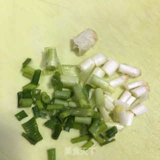 青椒木耳炒鸡蛋的做法步骤：3