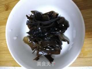 木耳莴笋丝的做法步骤：2