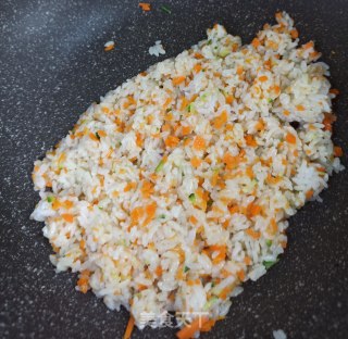 胡萝卜炒饭鸡蛋饭团的做法步骤：4
