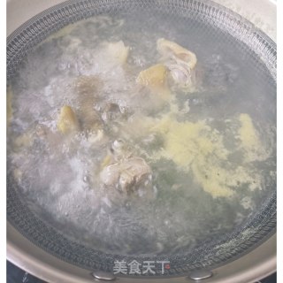 元蘑炖土公鸡的做法步骤：4