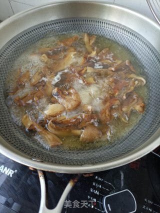元蘑炖土公鸡的做法步骤：9