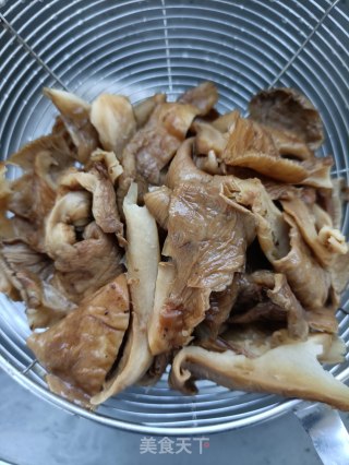 元蘑炖土公鸡的做法步骤：10