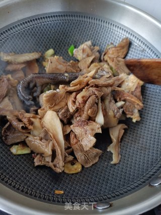 元蘑炖土公鸡的做法步骤：19