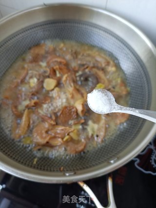 元蘑炖土公鸡的做法步骤：21