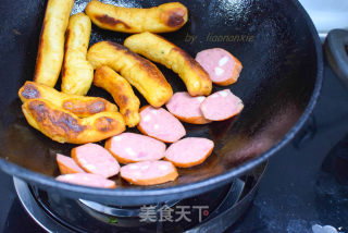 很受欢迎的早餐主食肉松饭团的做法步骤：2