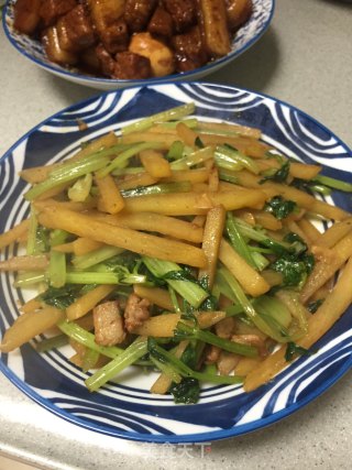 香芹炒土豆条的做法步骤：5