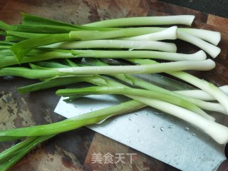 腊味炒蒜苗的做法步骤：2