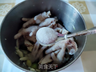 简易舂鸡脚的做法步骤：7