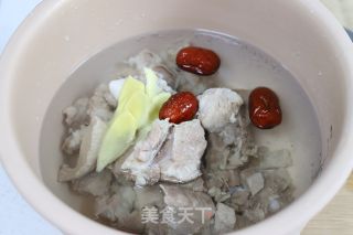 虫草花排骨汤的做法步骤：3