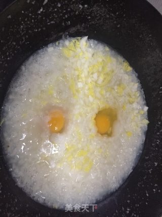 白菜心鸡蛋泡饭的做法步骤：4