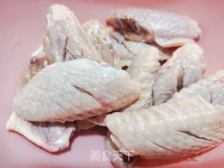 可乐鸡翅的做法步骤：1