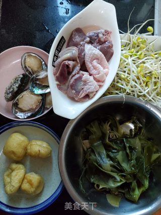 鲍鱼炖海带黄豆芽的做法步骤：1