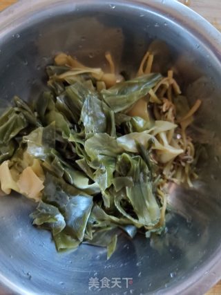 鲍鱼炖海带黄豆芽的做法步骤：2