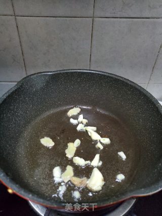 鲍鱼炖海带黄豆芽的做法步骤：5