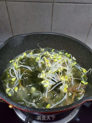 鲍鱼炖海带黄豆芽的做法步骤：8