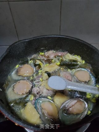鲍鱼炖海带黄豆芽的做法步骤：11