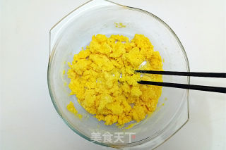 玉米面蜜豆卷卷馍的做法步骤：2