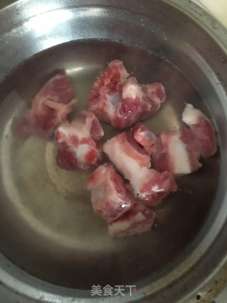 西洋菜陈皮排骨汤的做法步骤：1