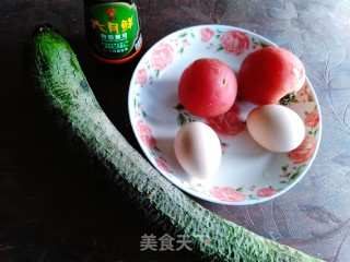 丝瓜番茄炒蛋的做法步骤：1