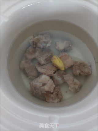 铁棍山药排骨大米粥的做法步骤：1