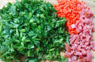 菌菇香肠茼蒿鸡蛋米堡#花样米饭#的做法步骤：2