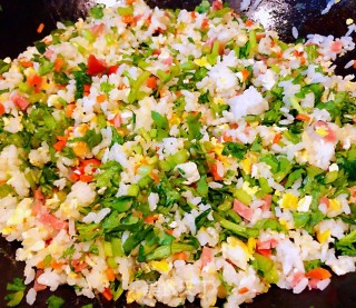 菌菇香肠茼蒿鸡蛋米堡#花样米饭#的做法步骤：6