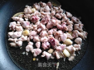 兔肉烧青豆的做法步骤：4