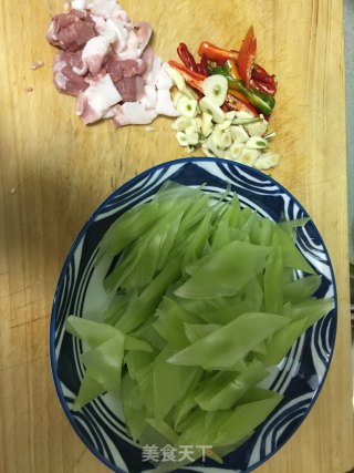 辣炒莴苣的做法步骤：1