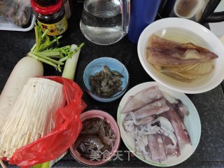 海鲜豆腐煲的做法步骤：1