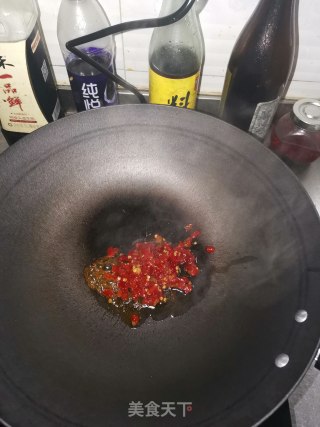 剁椒火腿鸡蛋炒饭的做法步骤：2