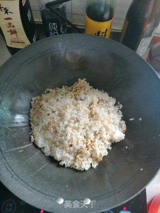 剁椒火腿鸡蛋炒饭的做法步骤：5